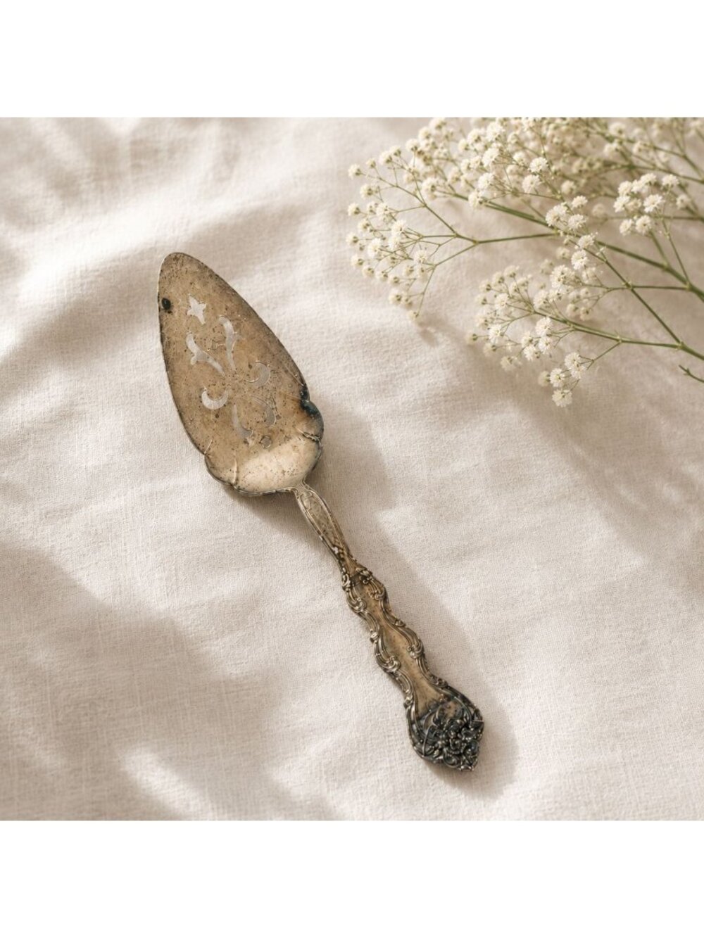 International Silver Cake Pie Server VTG Ornate Handle Filigree Blade Silverplat